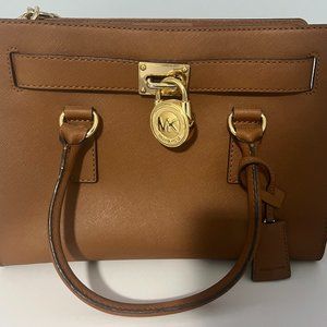 MICHAEL KORS Large Hamilton Tote Handbag Neutral Brown color